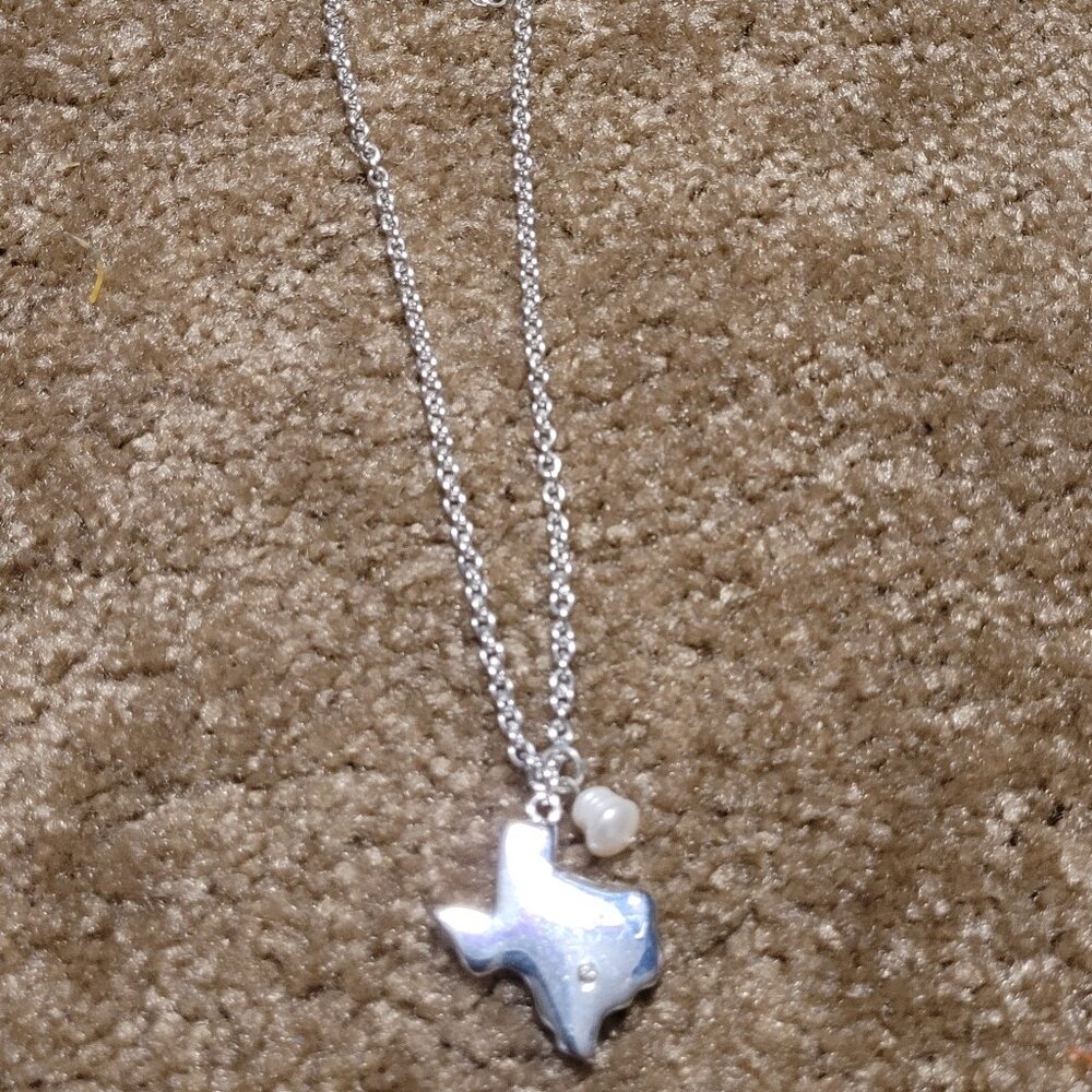 Silver Texas Charm necklace with pearl charm